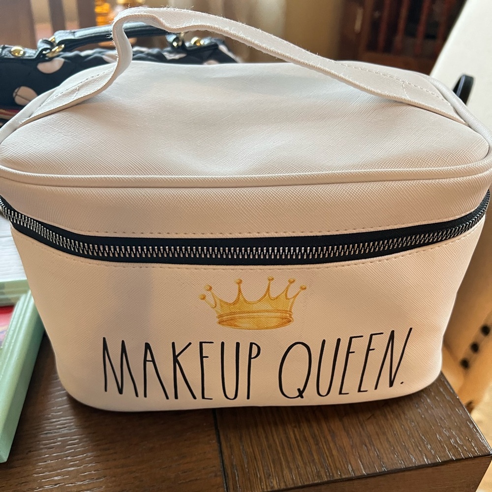 Rae Dunn Makeup Queen 👑 cosmetic carry case